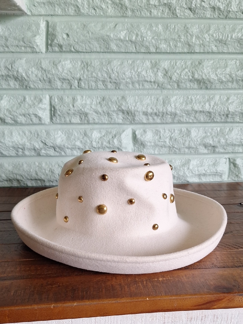 Betmar New York Off White 100% Wool Felt Gem Hat